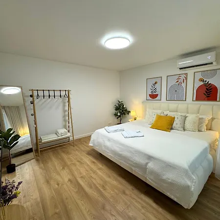 Filin With King Size Bed